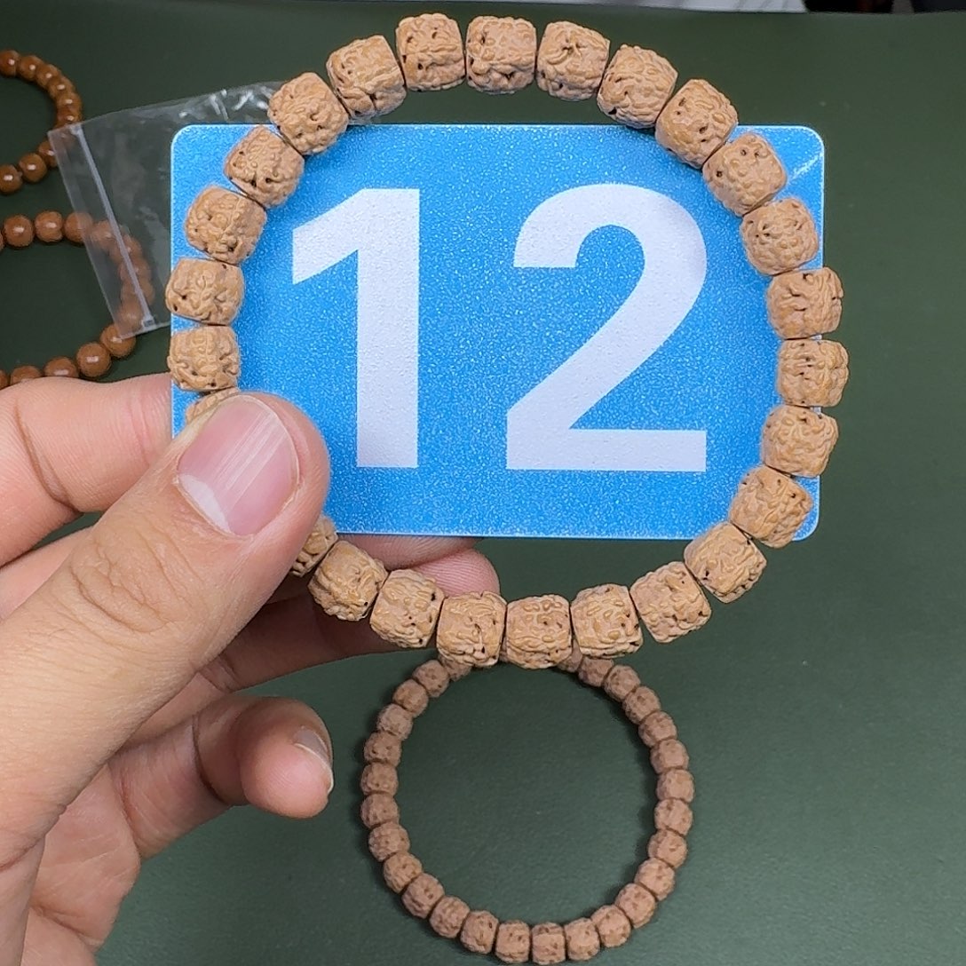 金刚菩提吊坠9佛手单圈。  12