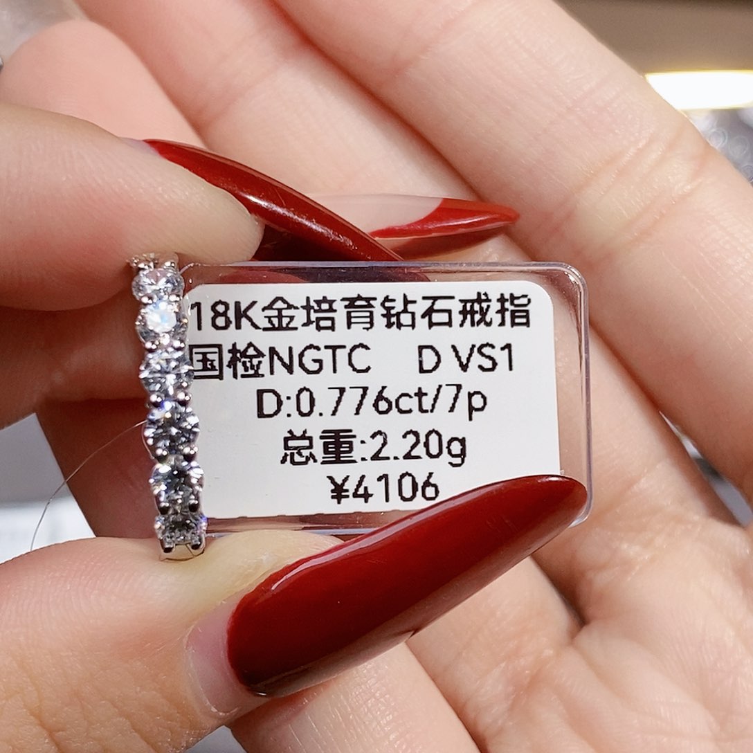 实验室培育钻石18K金镶嵌小*.