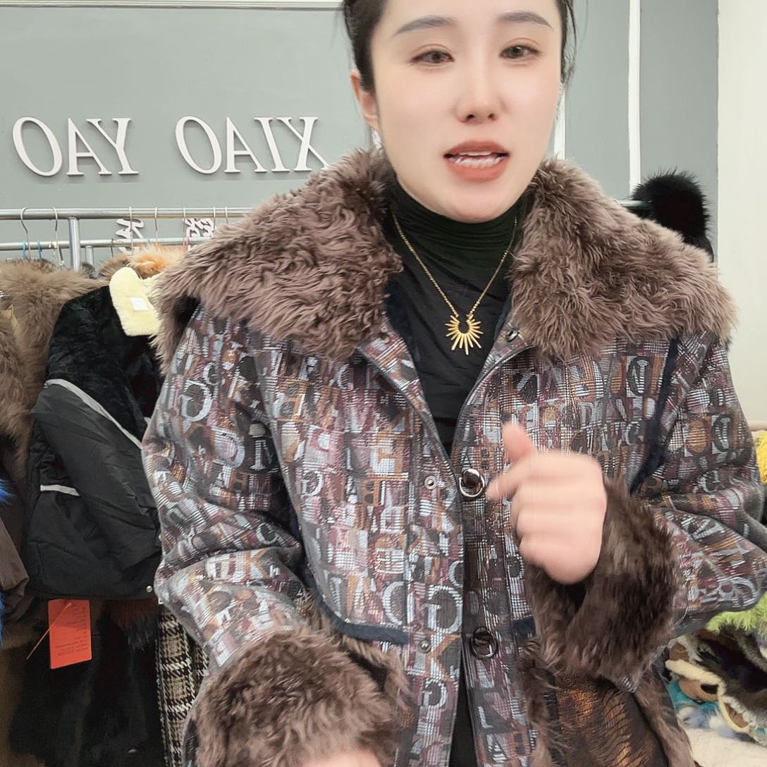 姚小妖家高端皮草