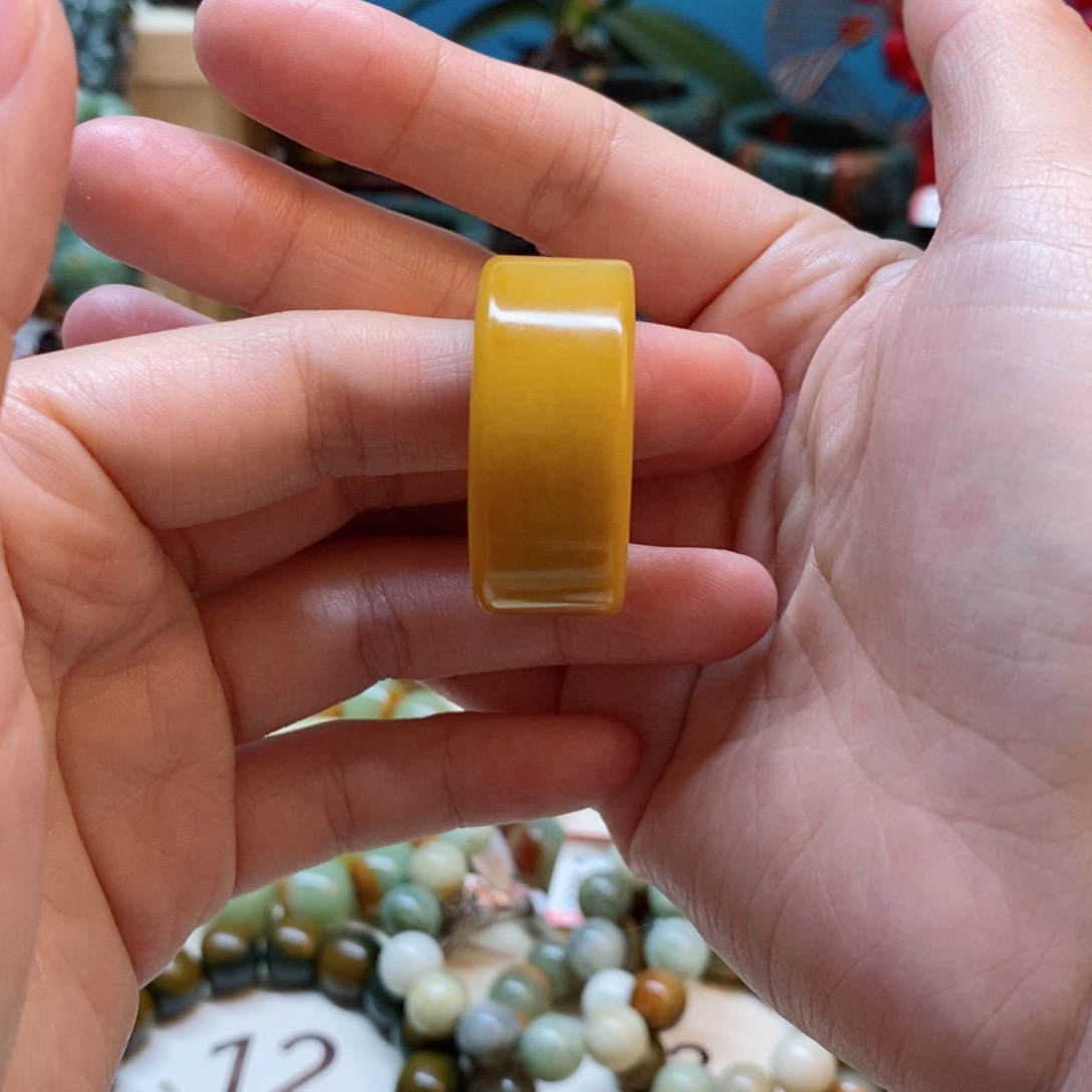 蛇纹石玉扳指未镶嵌