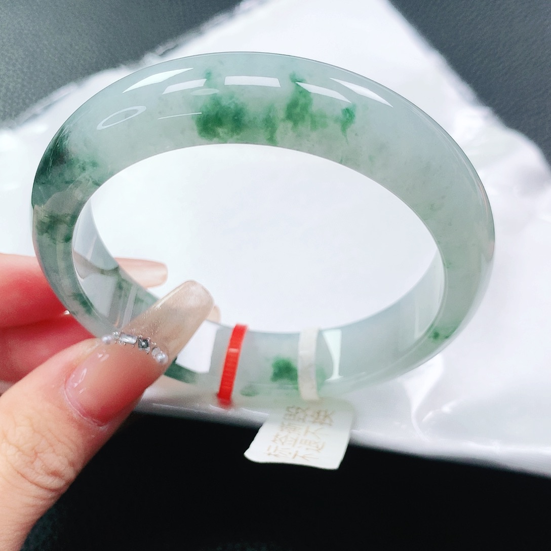 翡翠手镯未镶嵌56圈