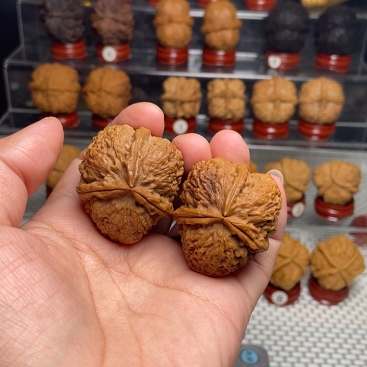 文玩核桃把件梅花三棱33