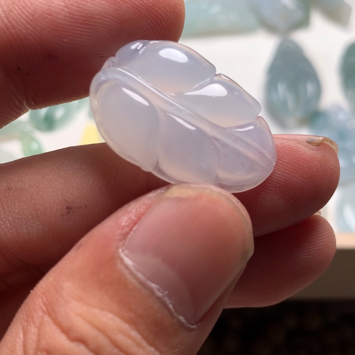 滕***资颈饰未镶嵌翡翠翡翠