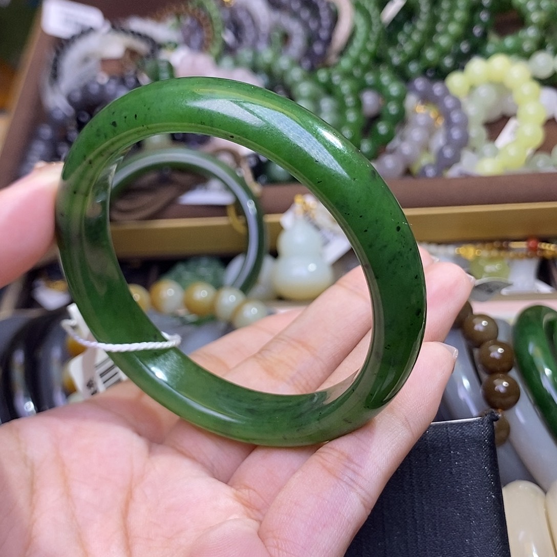 和田玉未镶嵌颈饰碧玉菠菜绿手镯59.3