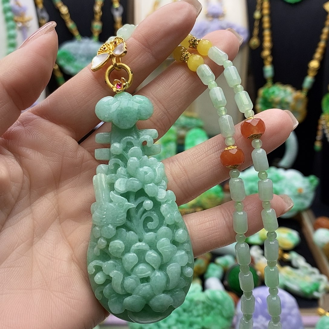 翡翠颈饰未镶嵌天然