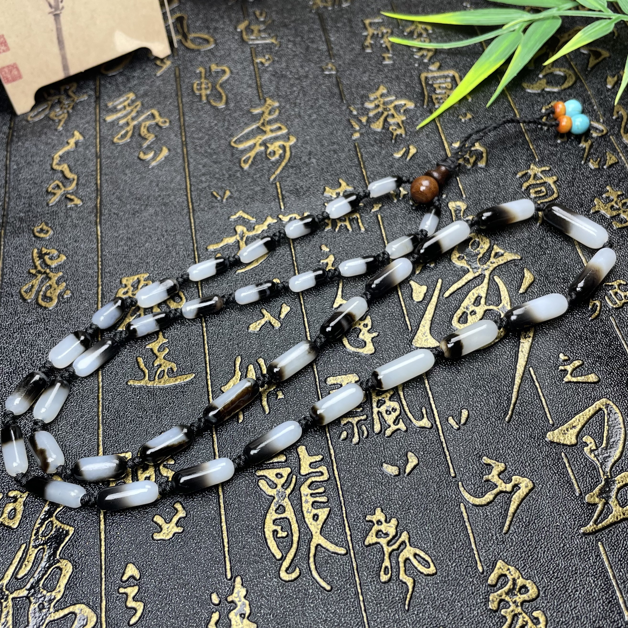 和田玉俄料黑皮项链 颗颗白玉皮肉分明沁色 大开门