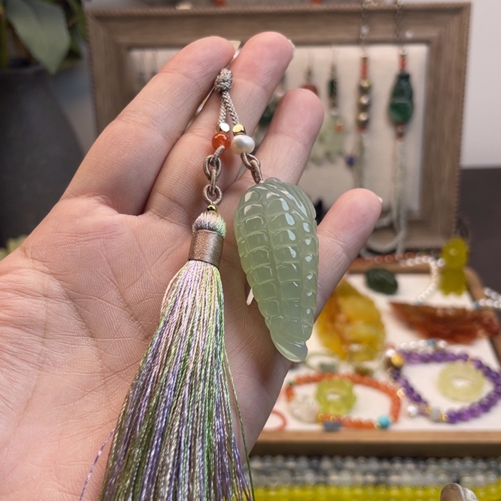 蛇纹石玉吊坠未镶嵌