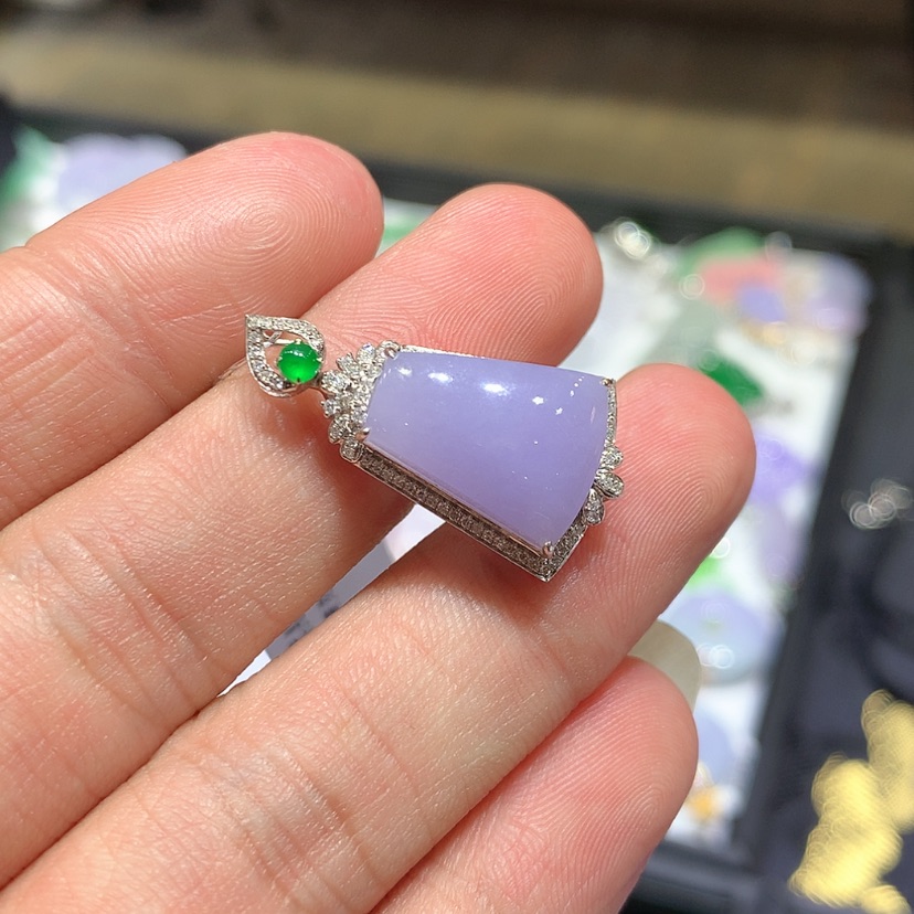 【闪购商品】翡翠吊坠(不含链)18K金镶嵌
