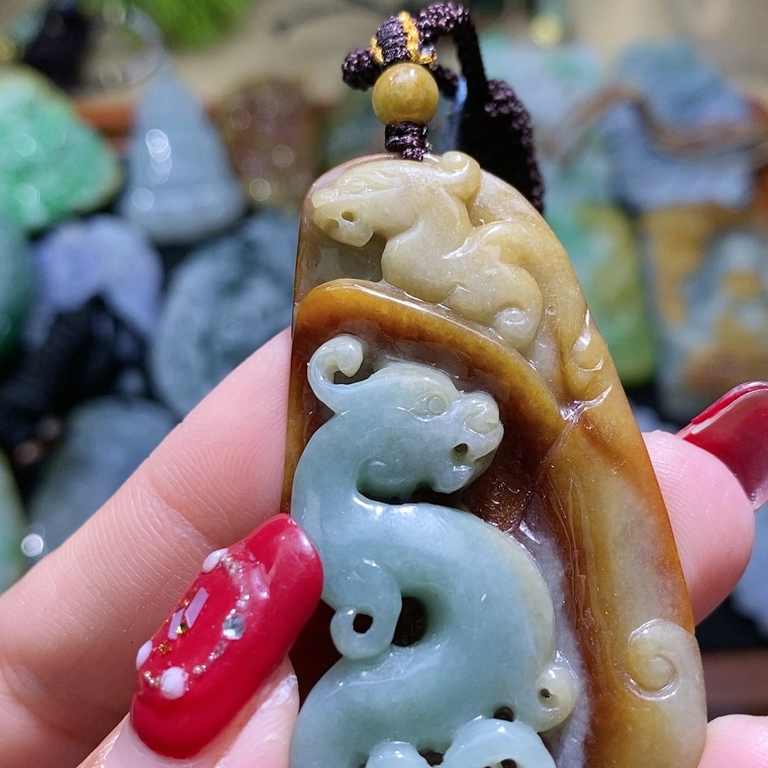 【闪购商品】翡翠颈饰未镶嵌龙牌