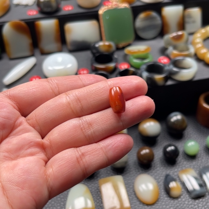 南红玛瑙颈饰未镶嵌