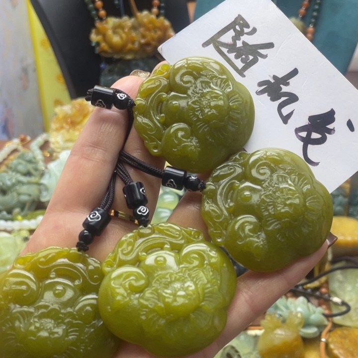 蛇纹石玉合金颈饰