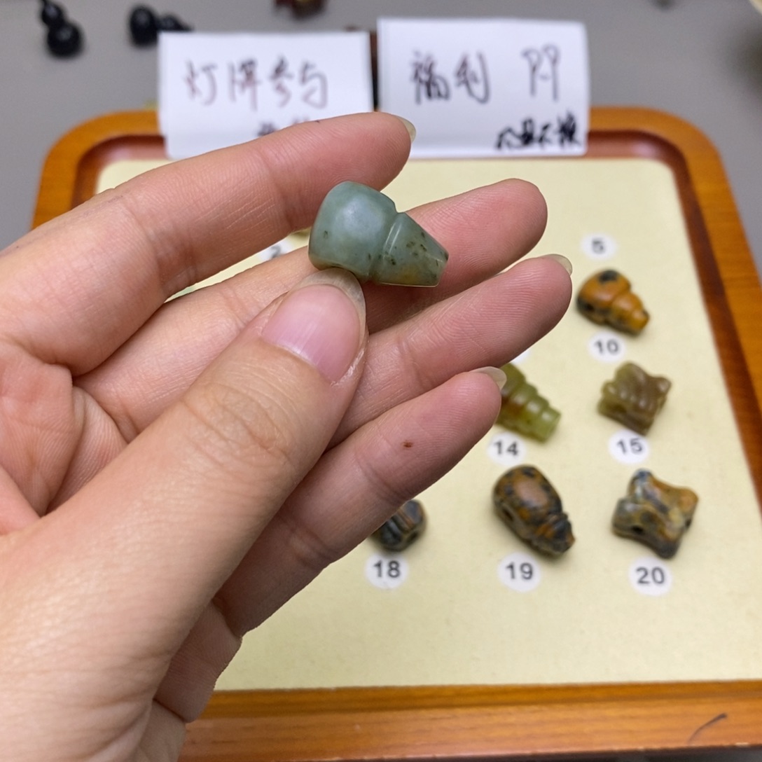 朱***迪蛇纹石玉未镶嵌配饰