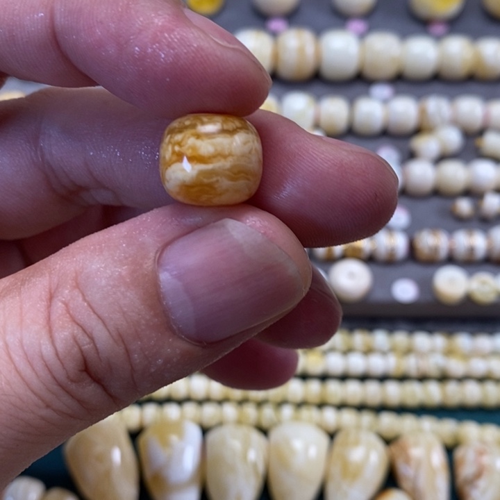 ᯤ***ᴳ未镶嵌蜜蜡裸石老型