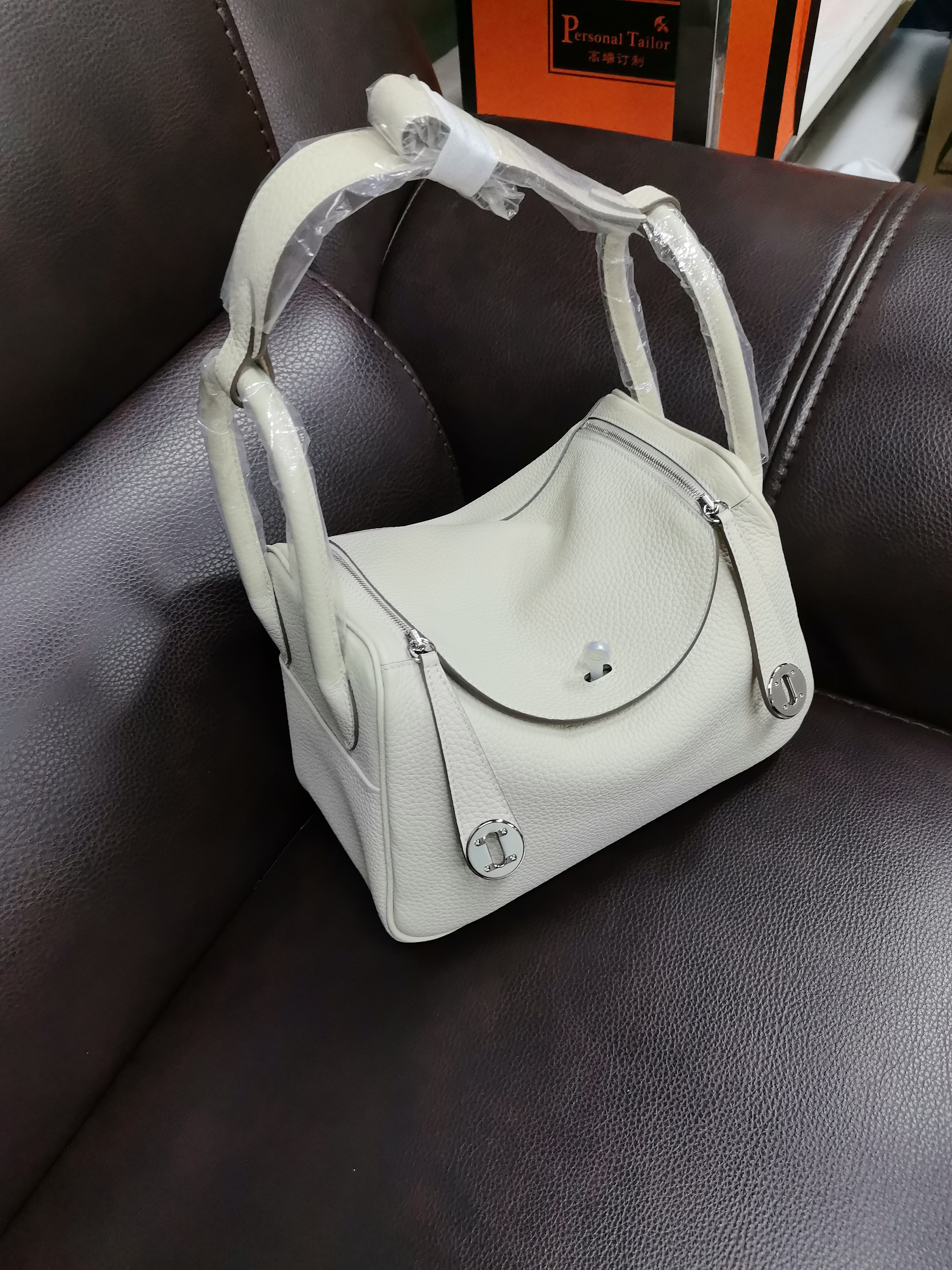 真皮手提小众白色简约复古肩包斜挎两用包休闲时尚百搭单肩轻奢