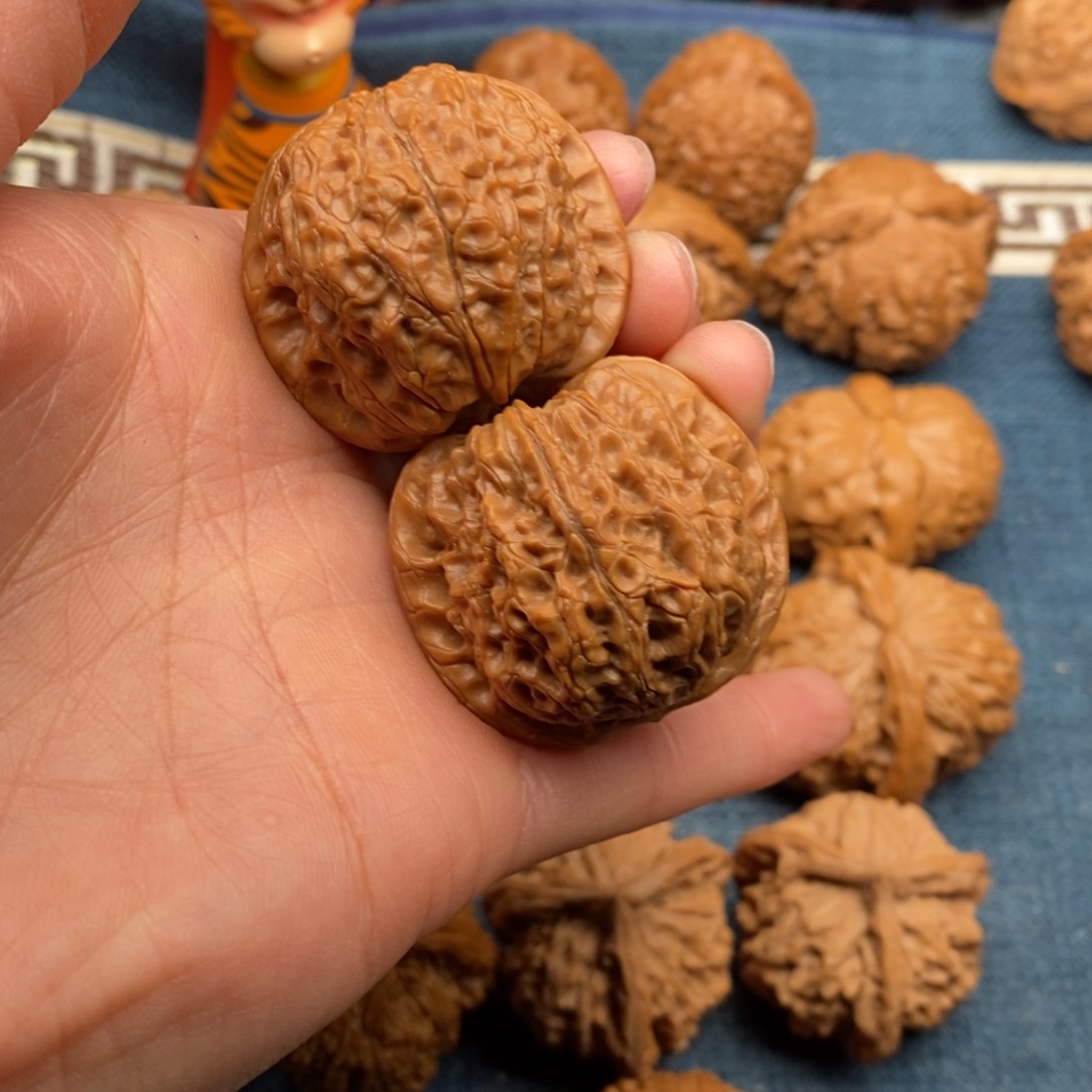 文玩核桃把件38血麒麟