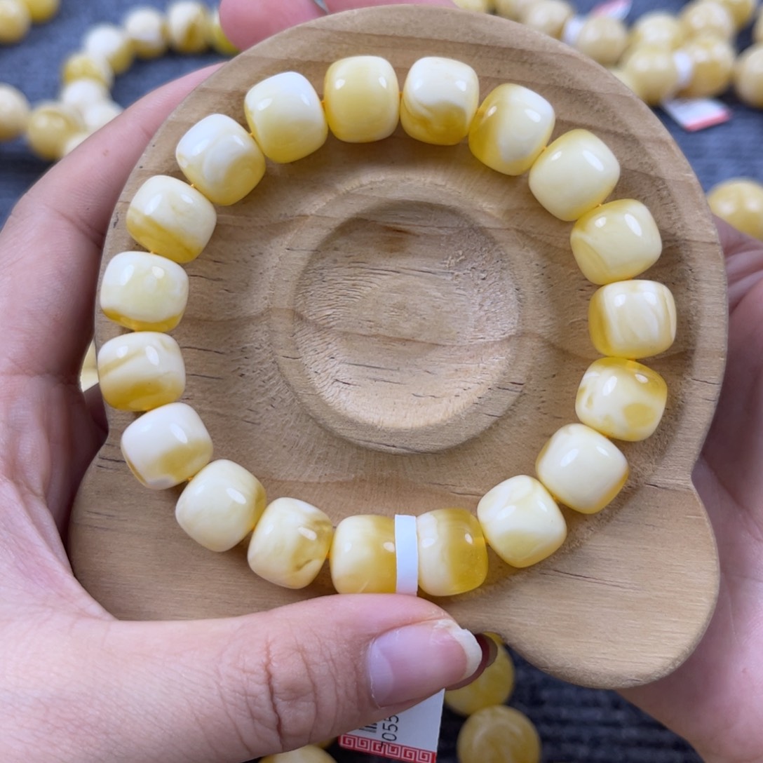 未镶嵌琥珀裸石豆***殖尺寸12.4