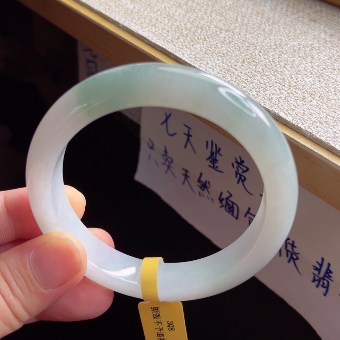 翡翠手镯未镶嵌手镯