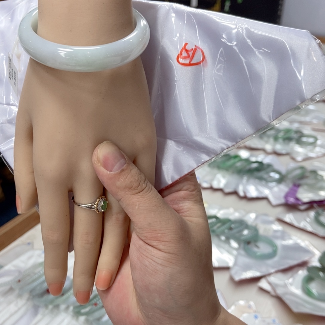 【闪购商品】翡翠未镶嵌手镯买断