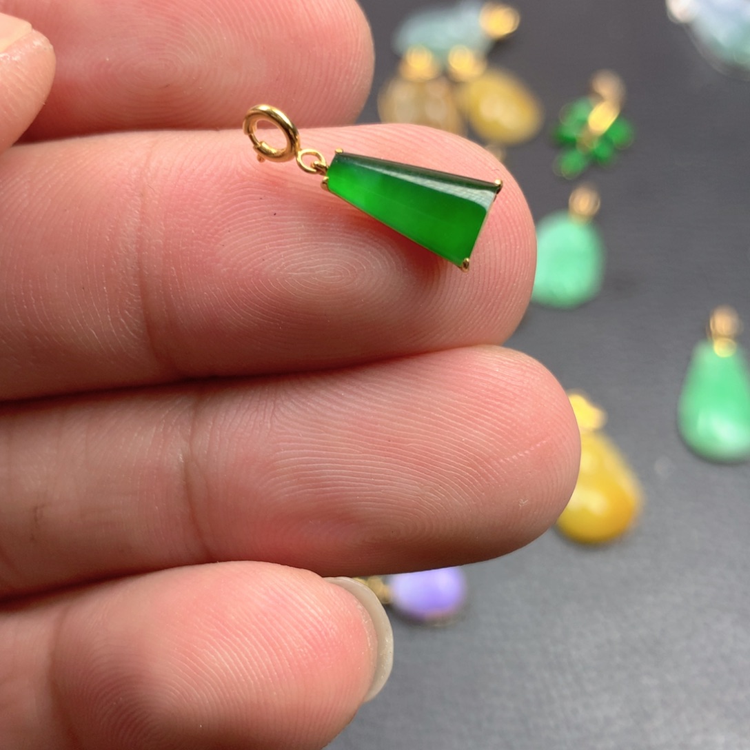 【闪购商品】颈饰18K金镶嵌翡翠翡翠
