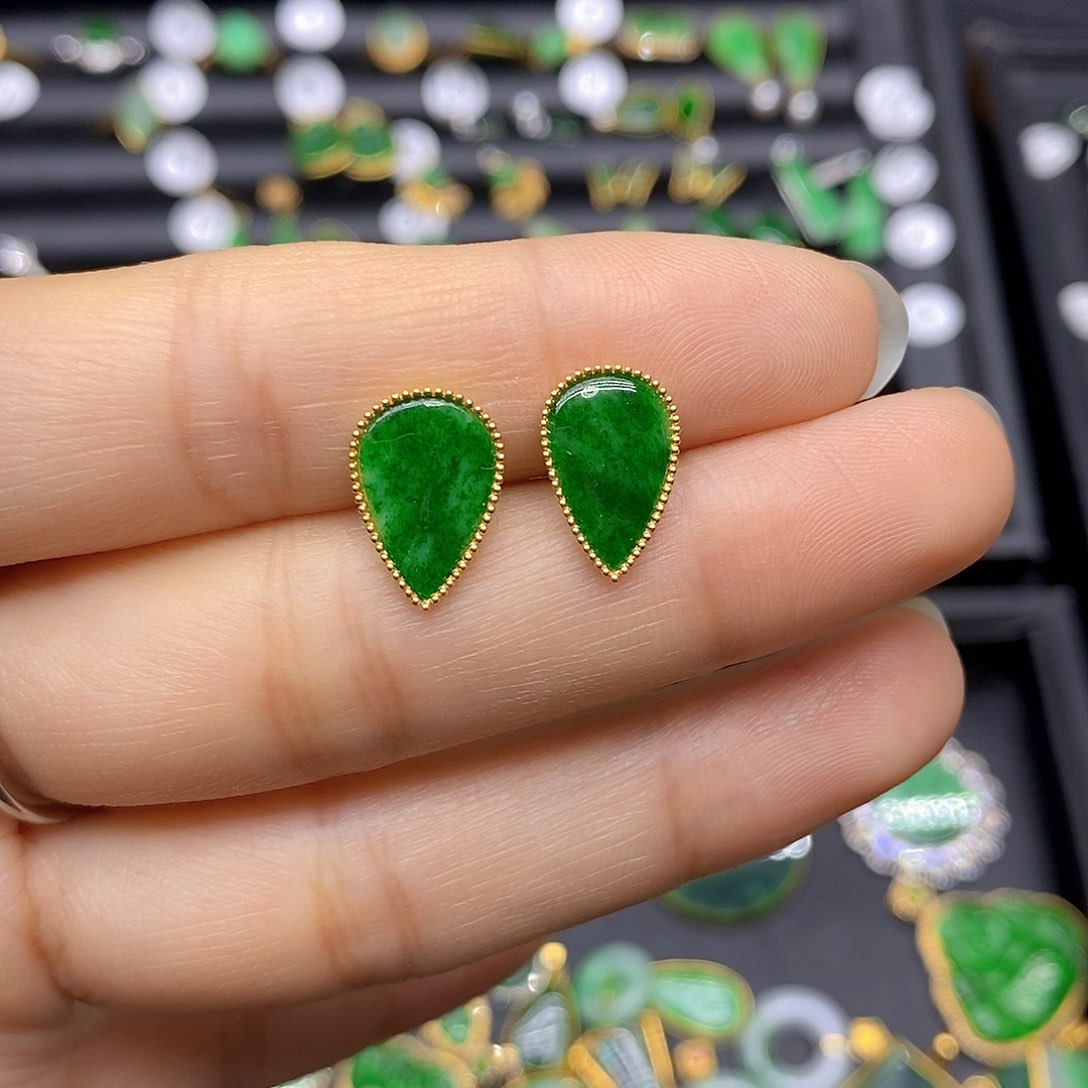 翡翠18K金镶嵌耳饰天然翡翠