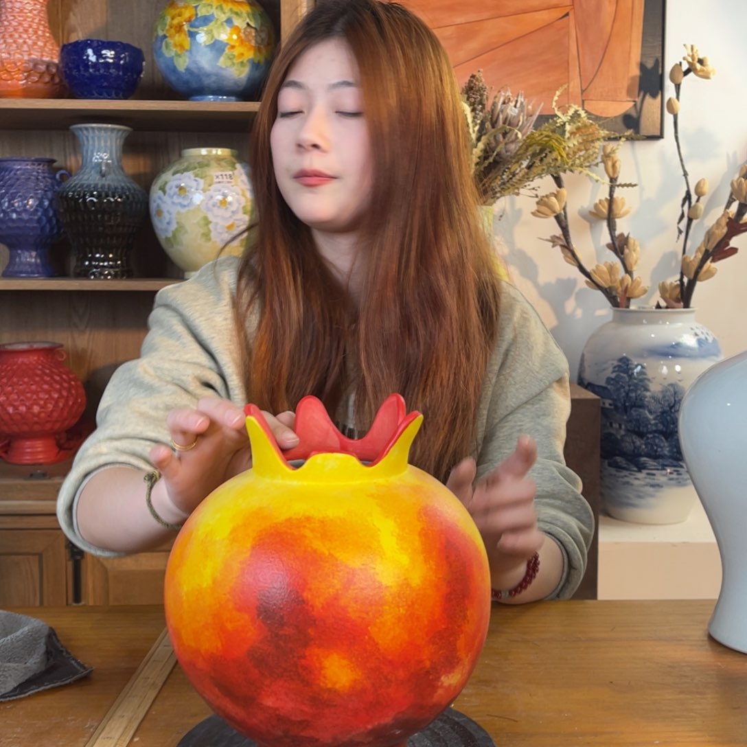 摆件陶瓷花瓶高22口9微瑕