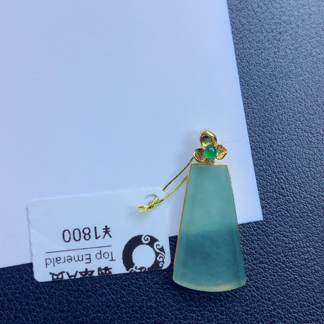 翡翠颈饰未镶嵌平安无事牌