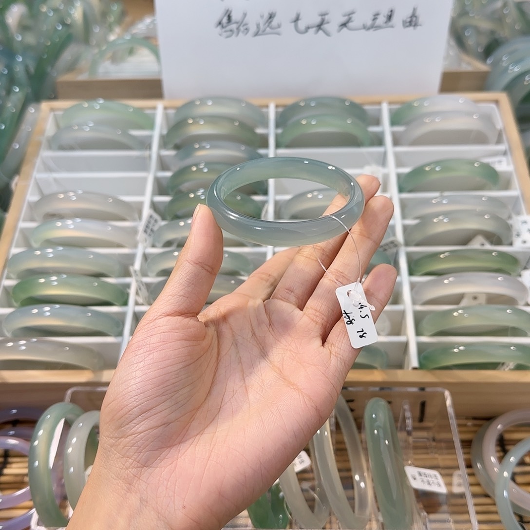 玛瑙/玉髓未镶嵌手镯圈口54.5
