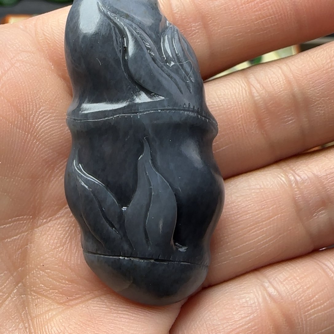 和田玉颈饰未镶嵌微包容