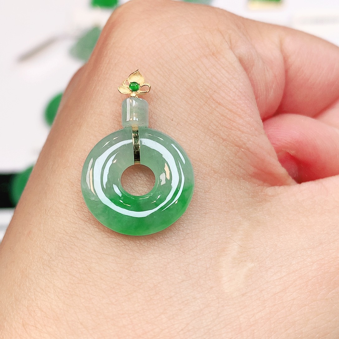 翡翠18K金镶嵌颈饰