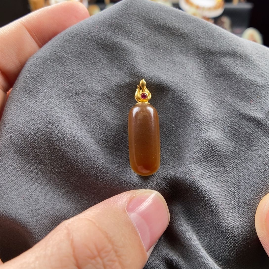 和田玉（糖玉）18K金镶嵌颈饰