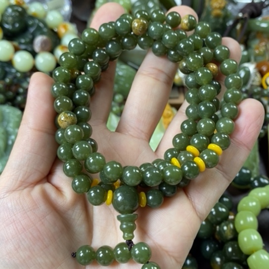 透闪石质玉108粒未镶嵌