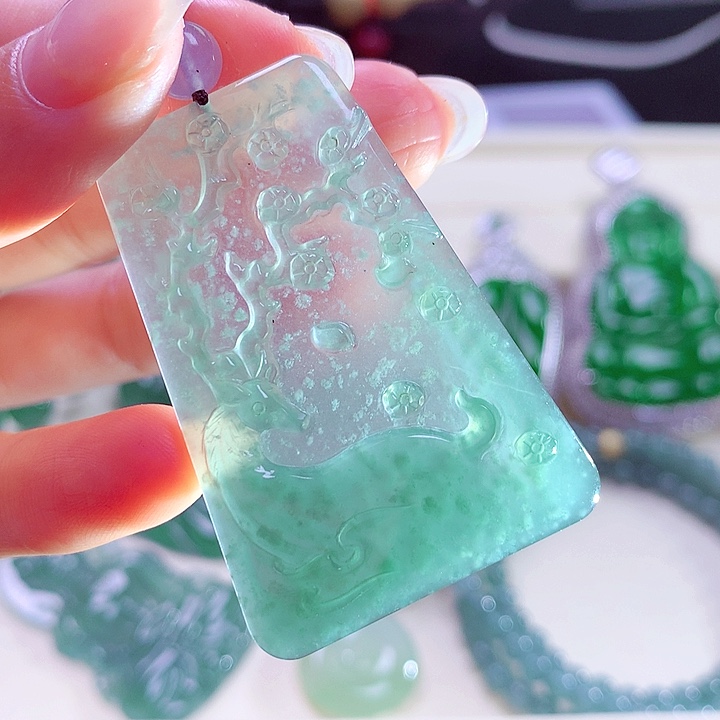 翡翠颈饰未镶嵌天然