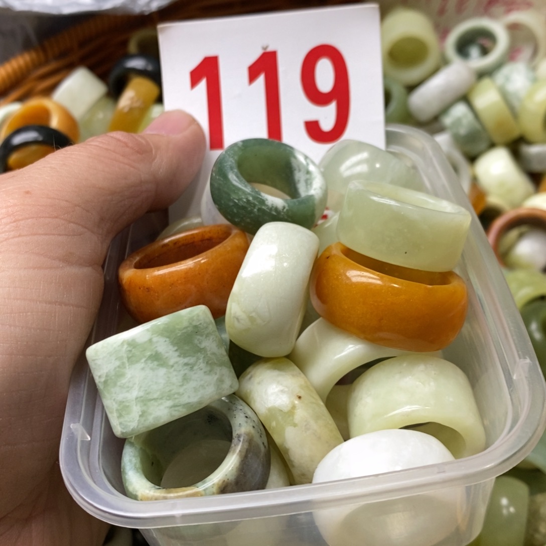 蛇纹石玉挂坠未镶嵌