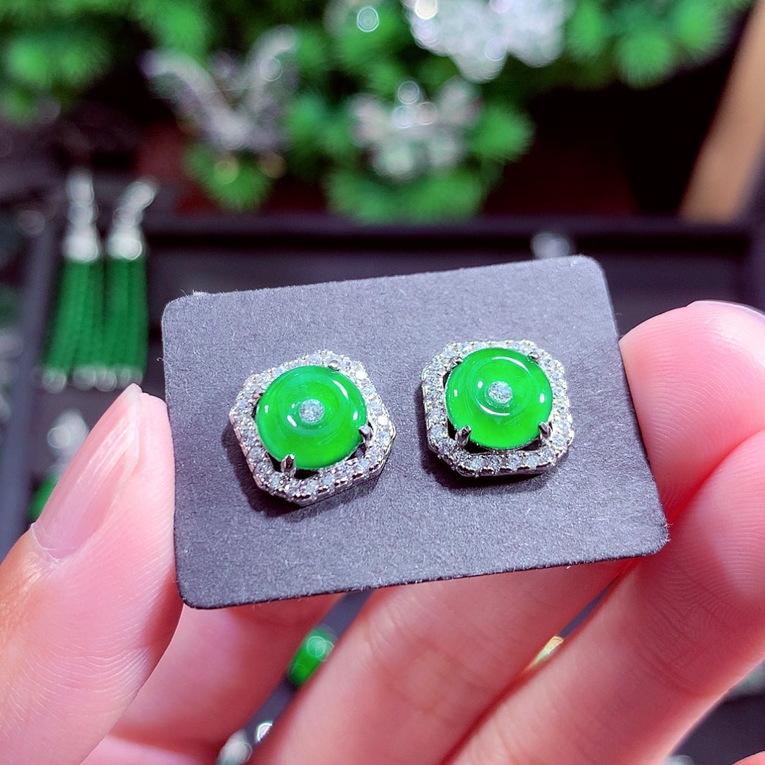 颈饰未镶嵌翡翠天然