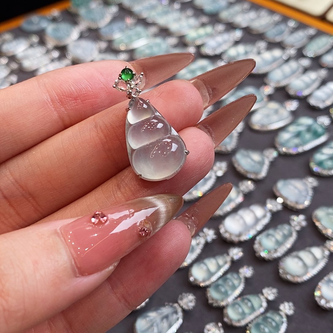 翡翠吊坠(不含链)18K金镶嵌