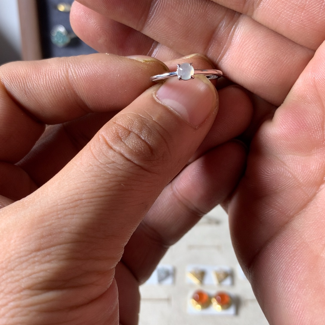 南***^翡翠未镶嵌戒指958