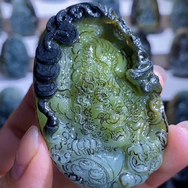 孤***虎定制翡翠未镶嵌天然翡翠玉石雕刻