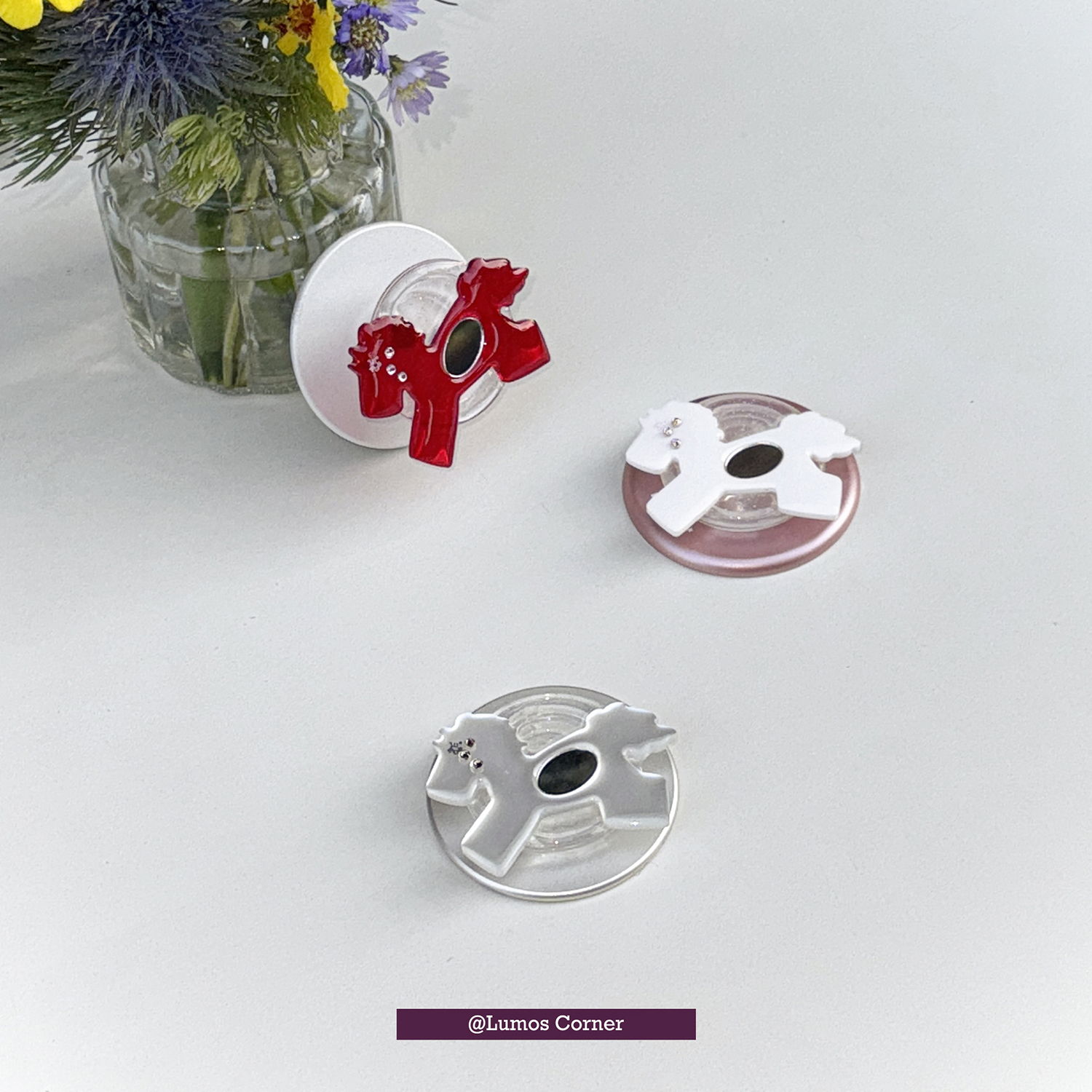 Lumos*新年小马镜面闪钻气囊磁吸手机壳支架Magsafe原创可爱本命