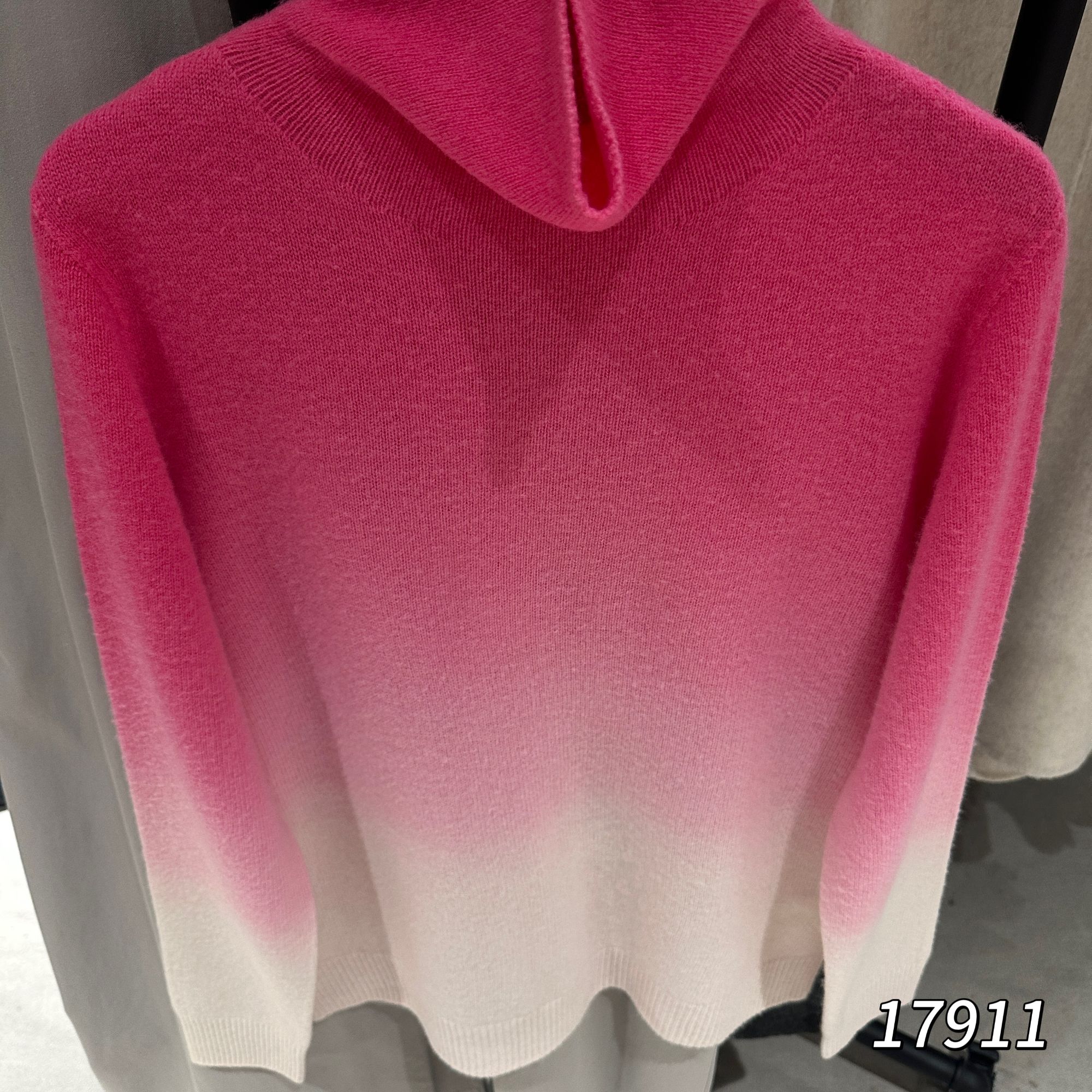 17911（部分无水洗唛介意慎拍）CHUXUN高领吊染渐变无缝长袖针织衫