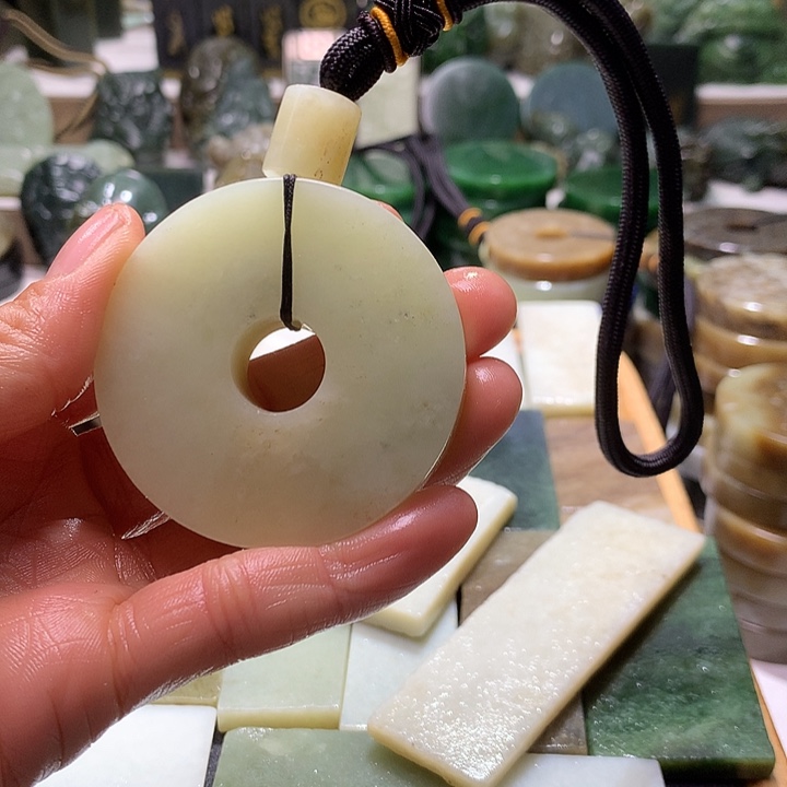 海***天和田玉未镶嵌珠宝半成品