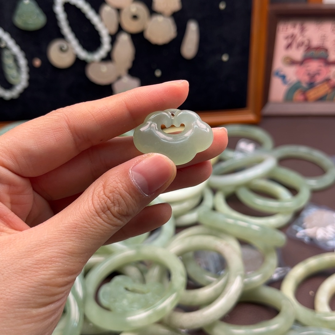 春***繆蛇纹石玉未镶嵌手镯