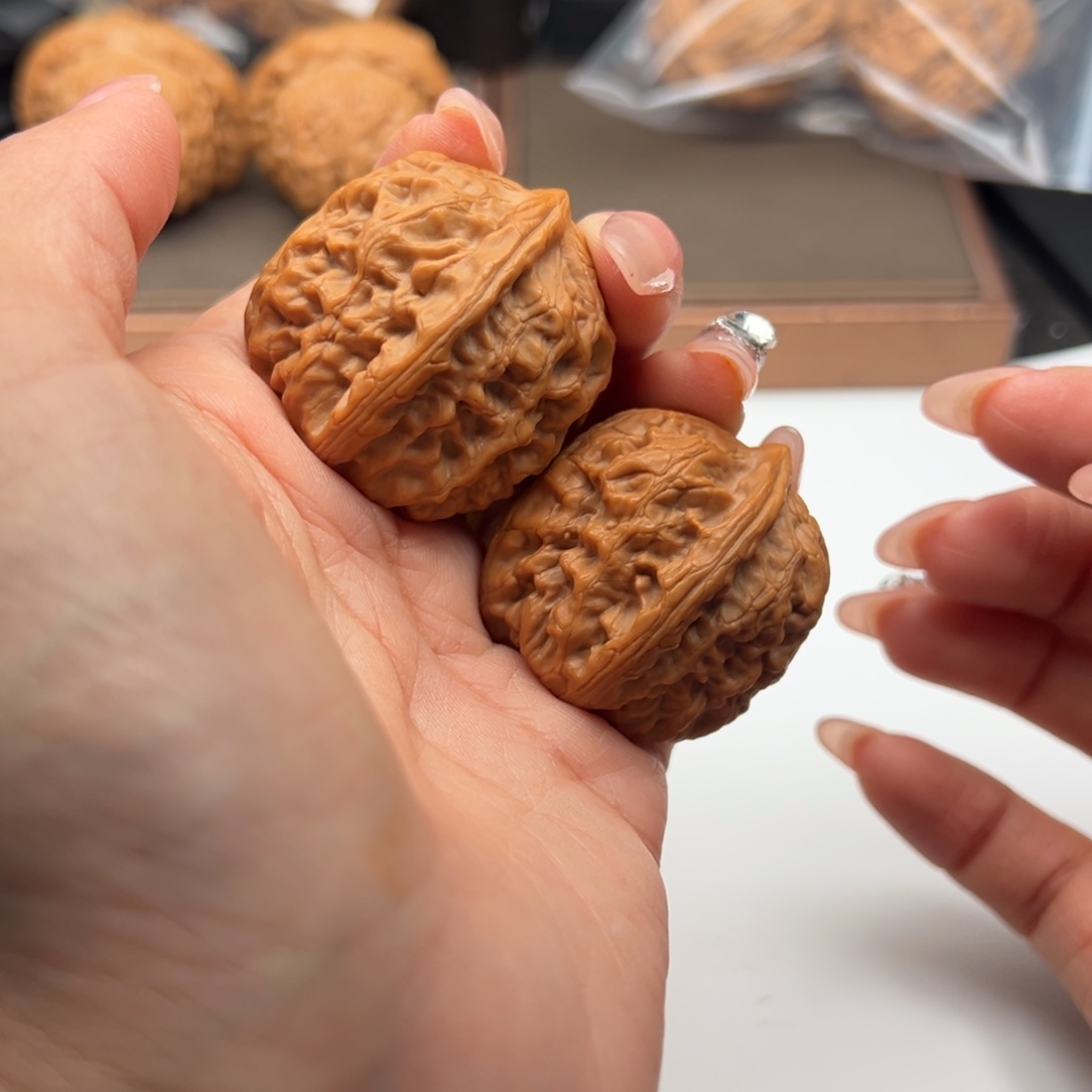 文玩核桃把件红锦鲤37