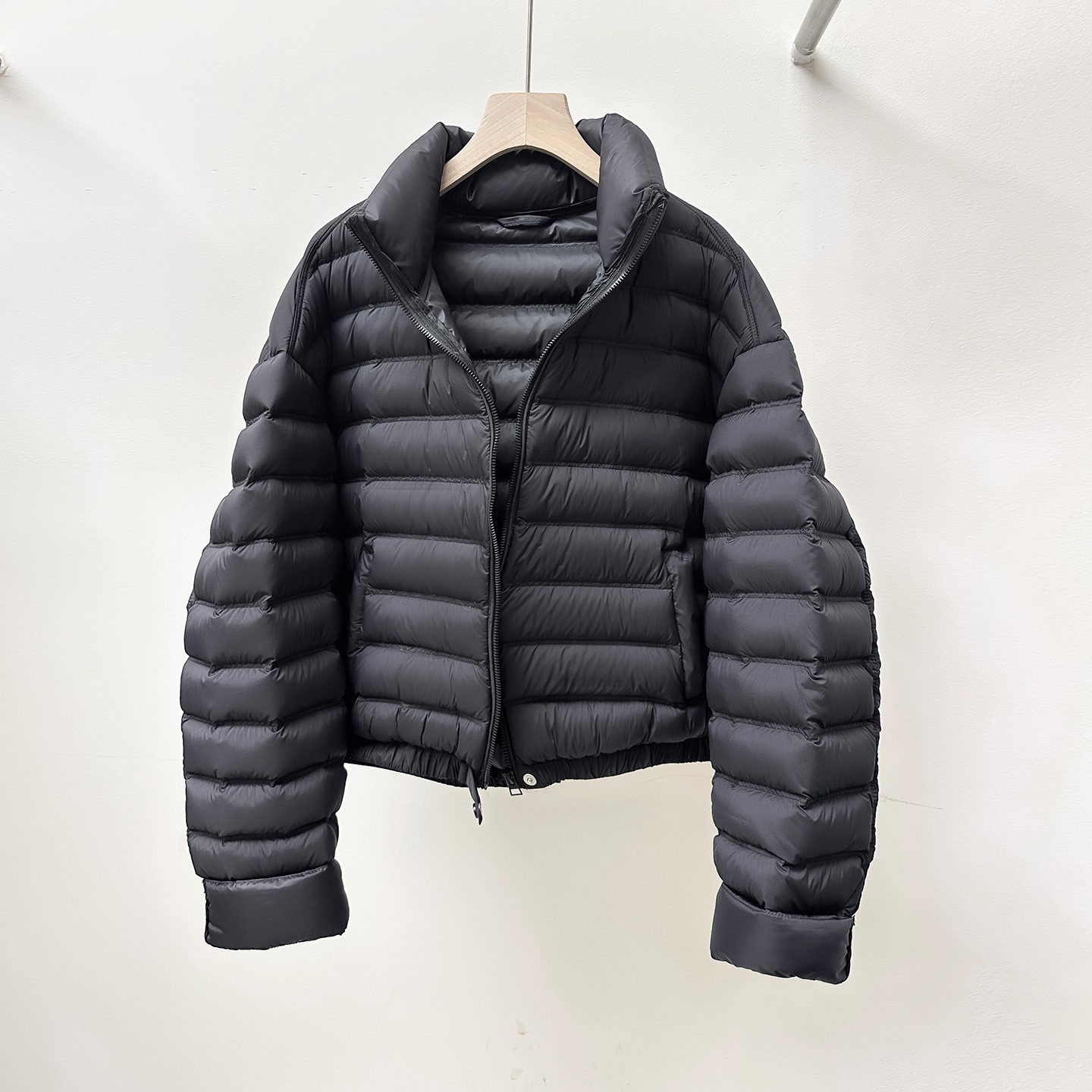 90白鸭绒轻薄款撞色羽绒服女短款冬季外套2025新款立领面包服冬装