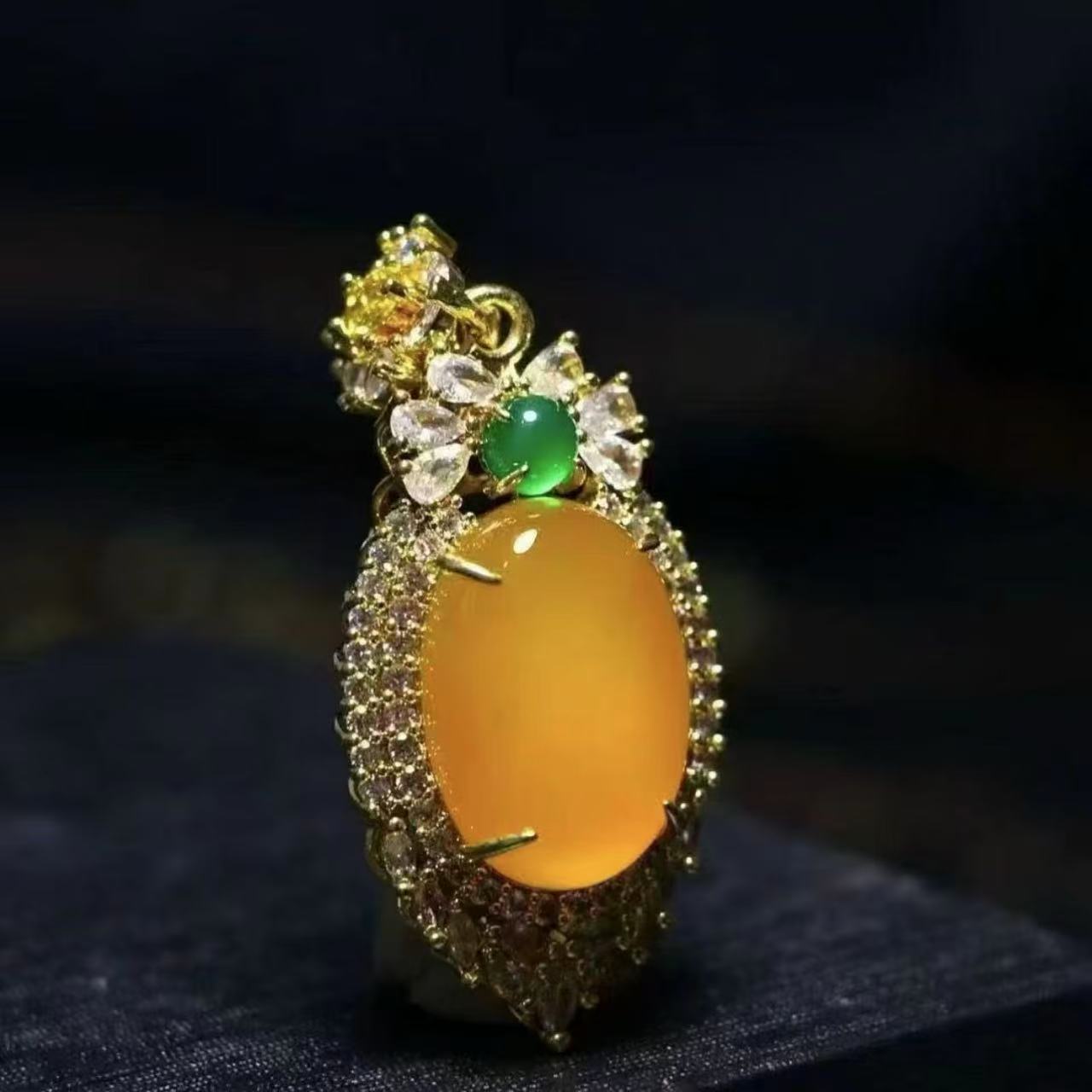 饰品鸡油黄鸽蛋    