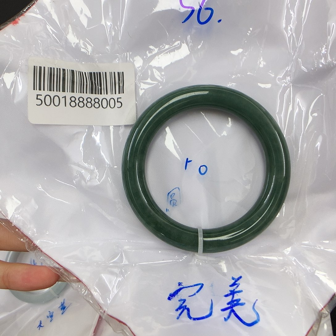 翡翠手镯未镶嵌天然缅甸翡翠手镯