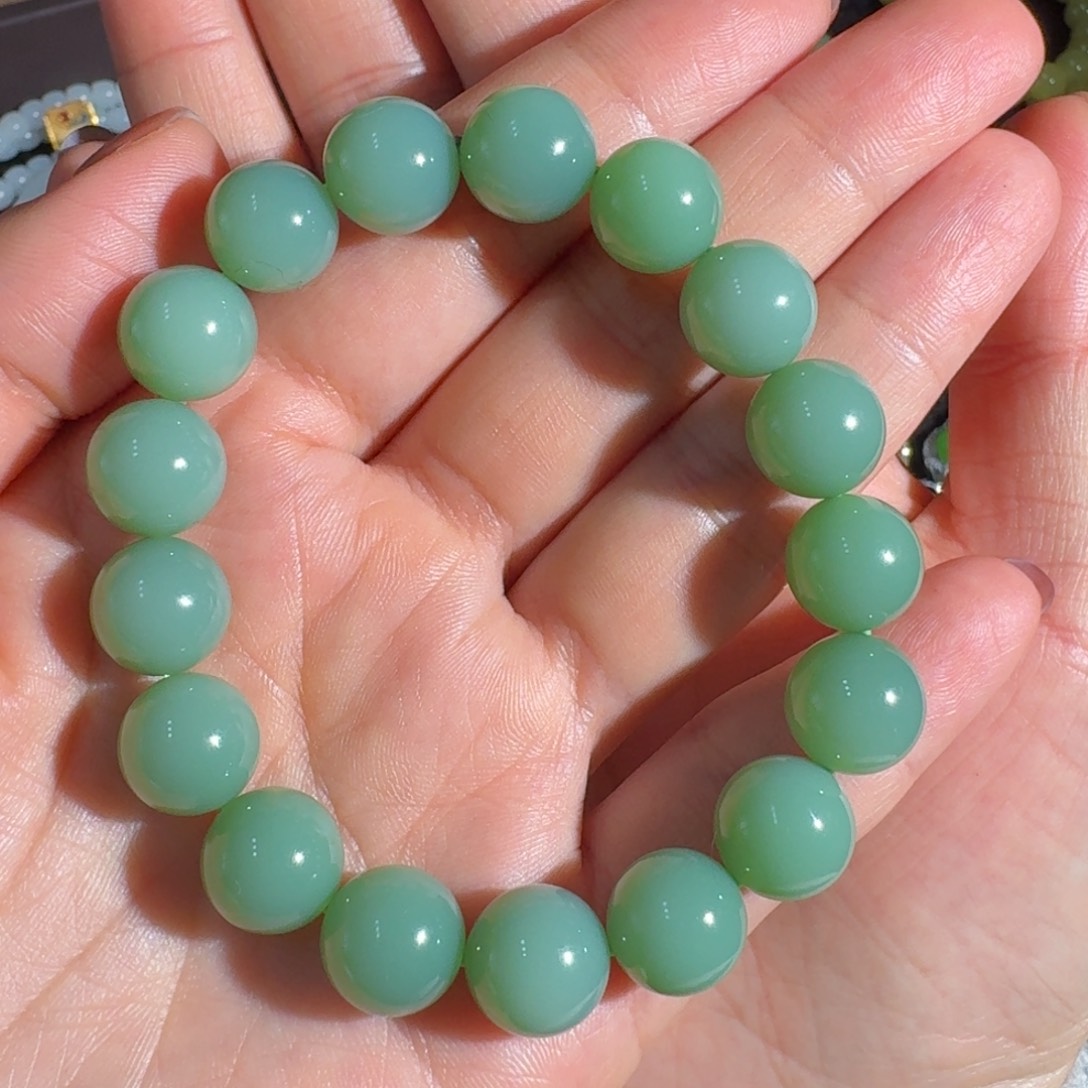 和田玉（碧玉）过灯粉绿手串未镶嵌