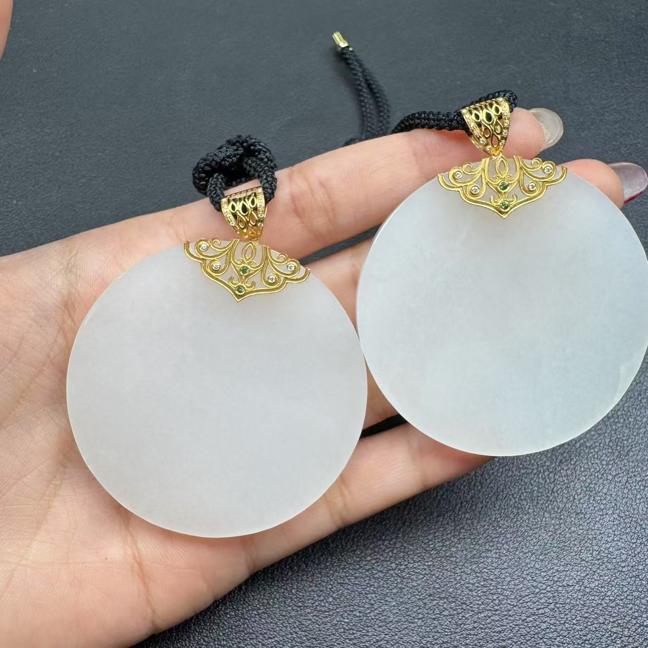 【玉经纶】40146/Q28-和田玉无事牌吊坠-多样性发其一