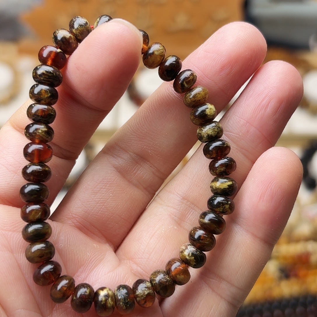 琥珀未镶嵌裸石七