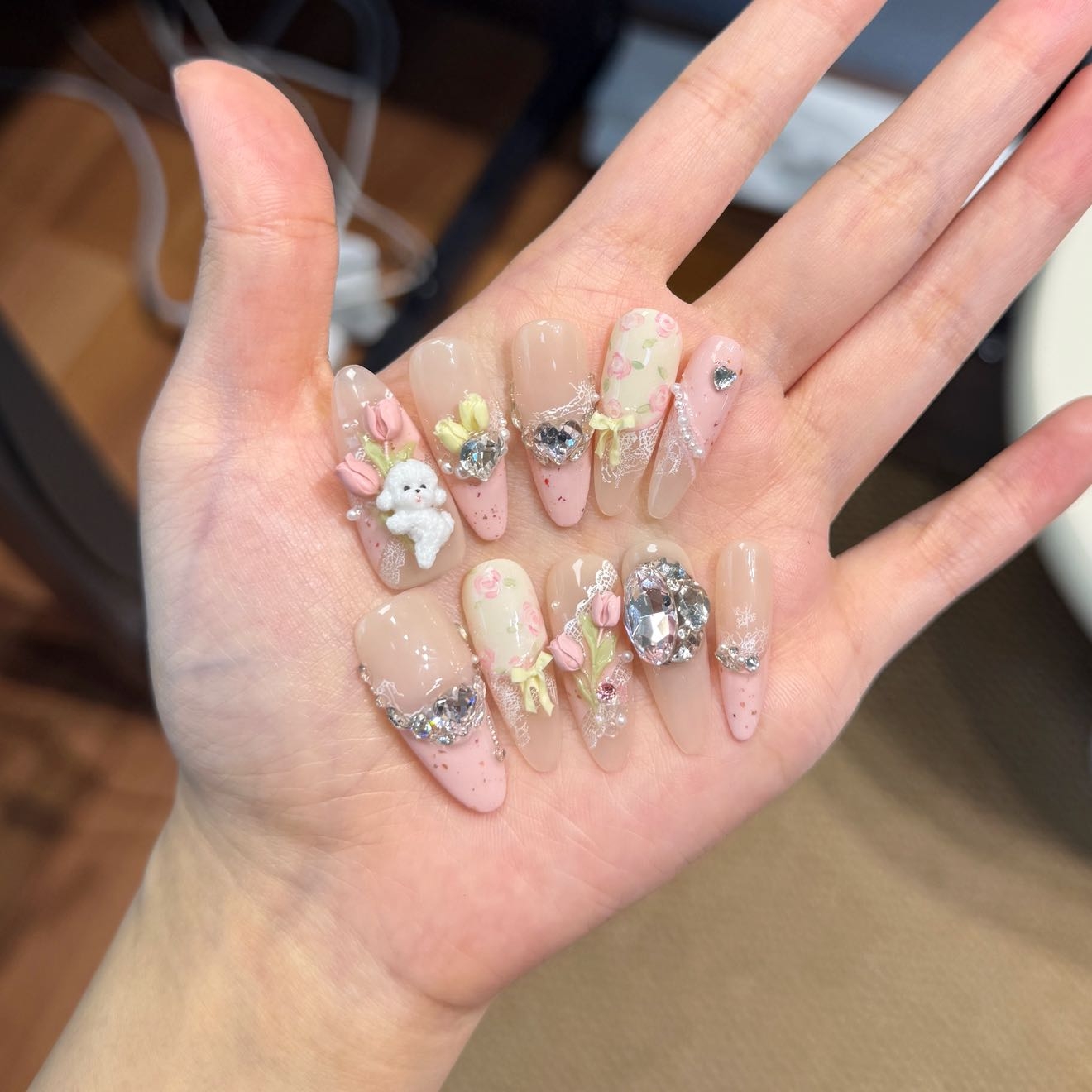 郁金香 长杏仁｜精致手捏立体郁金香小狗气质显白独特穿戴式美甲