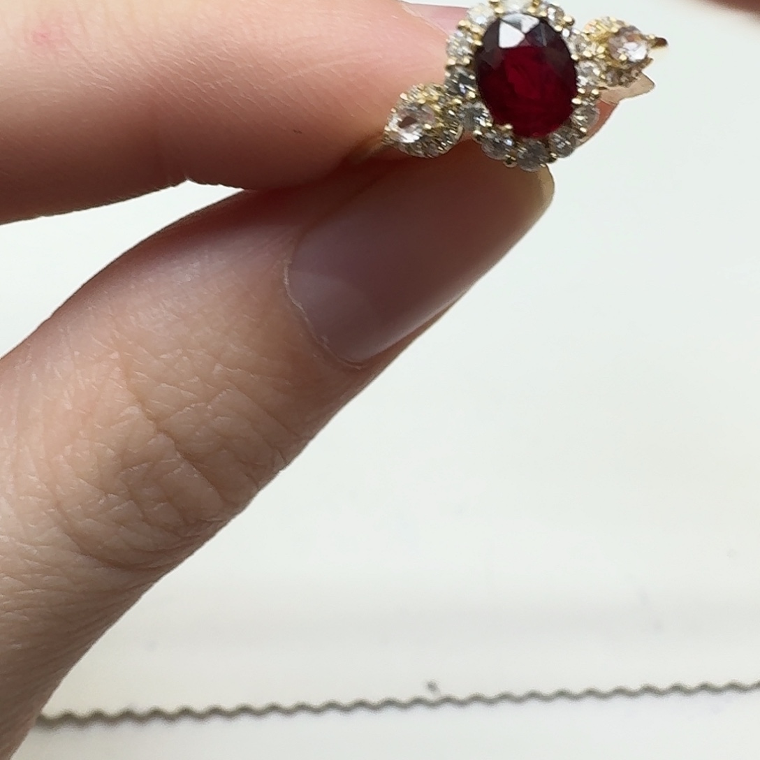 红宝石18K金镶嵌戒指